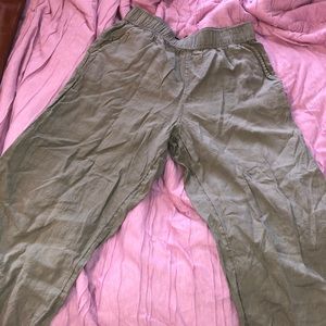 Tahari size Medium pants